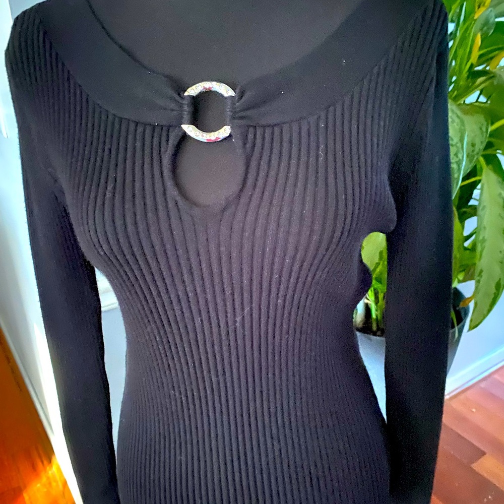 Bellini XL black v neck simple elegant jewel sweater